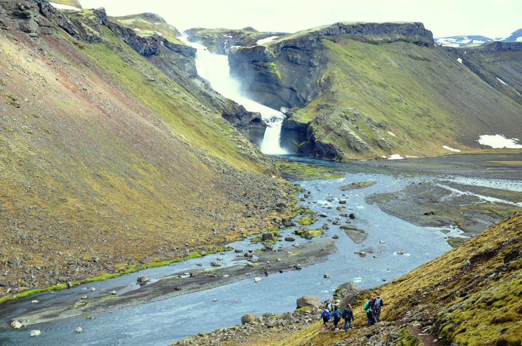 Geology students hiking through Iceland