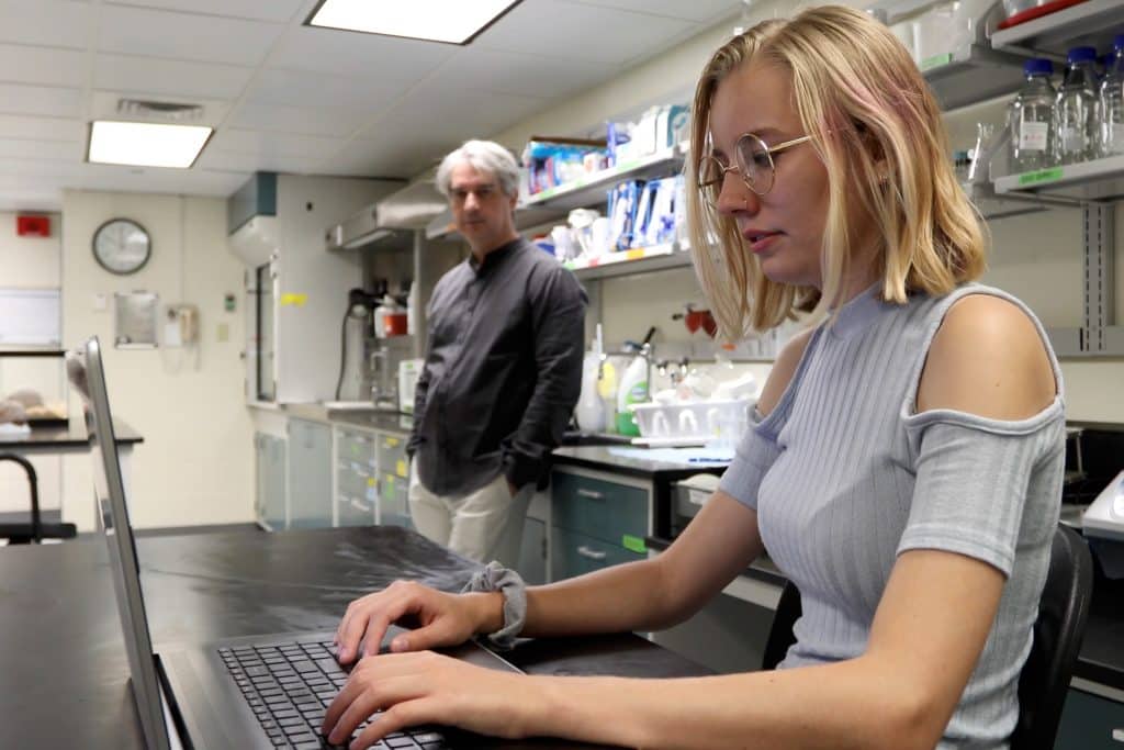 Alex Chapman ’23 worked with faculty mentor, Dr. Massimo Bardi, to conduct on her behavioral neuroscience research.