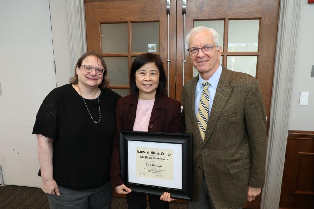 Suchen Lo poses with Provost Rosenthal and President Lindgren at the Fall 2023 Yellow Jacket Awards