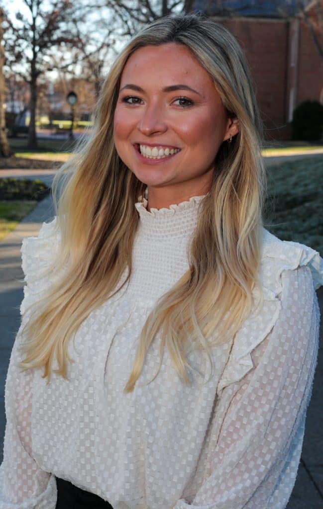 Sydney Duimstra, transfer admissions counselor headshot.